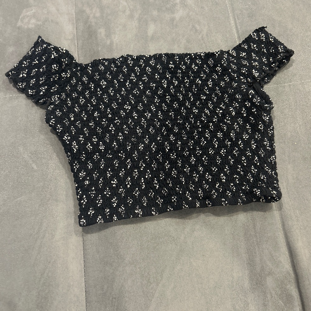 abercrombie cute black and white floral top
